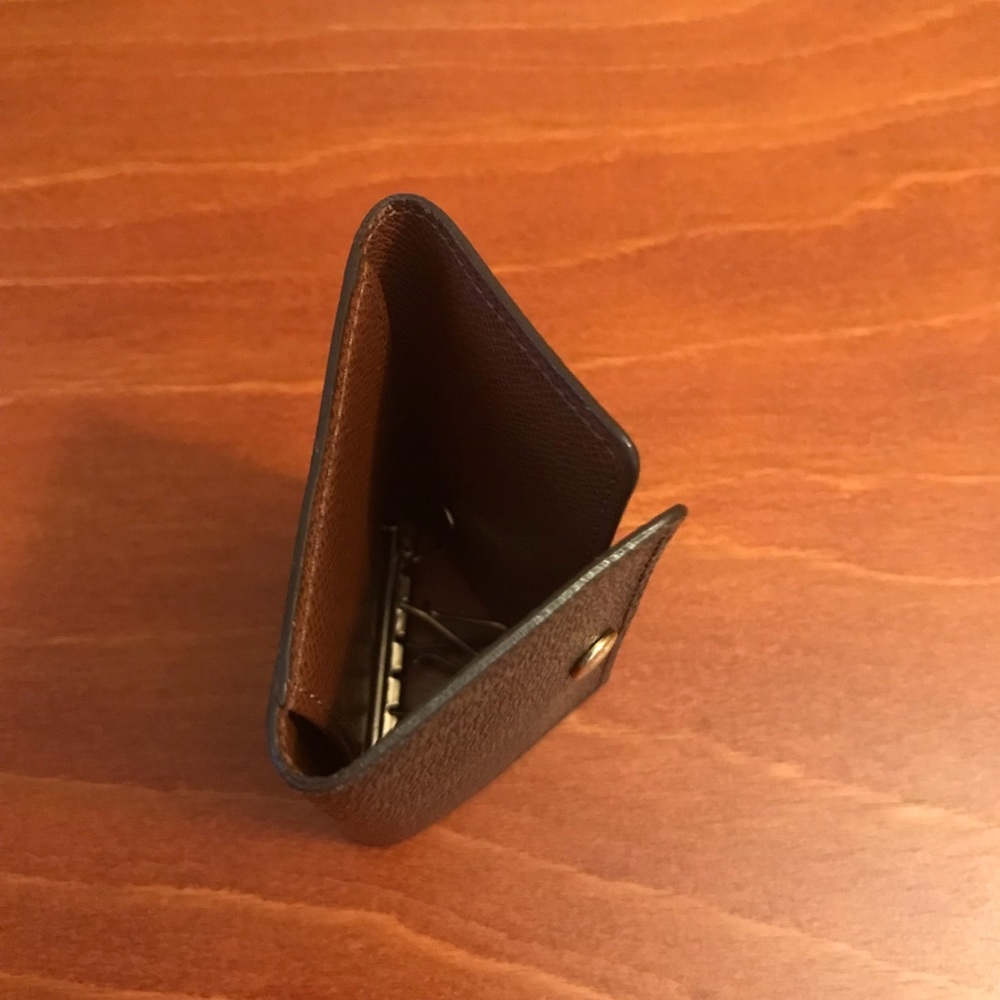 Louis Vuitton Monogram Keyholder - Picture 8 of 9